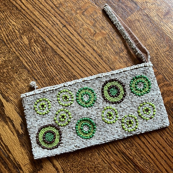 EUC Beaded Wristlet Cream/Brown/Green circles - Picture 2 of 4